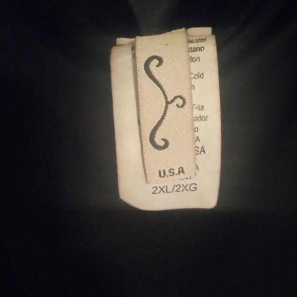 Black Plus Size Dress - Picture 5 of 6